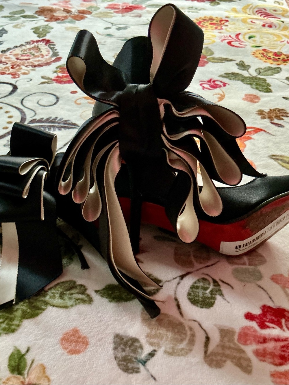 christian louboutin bow heels - Picture 3 of 9